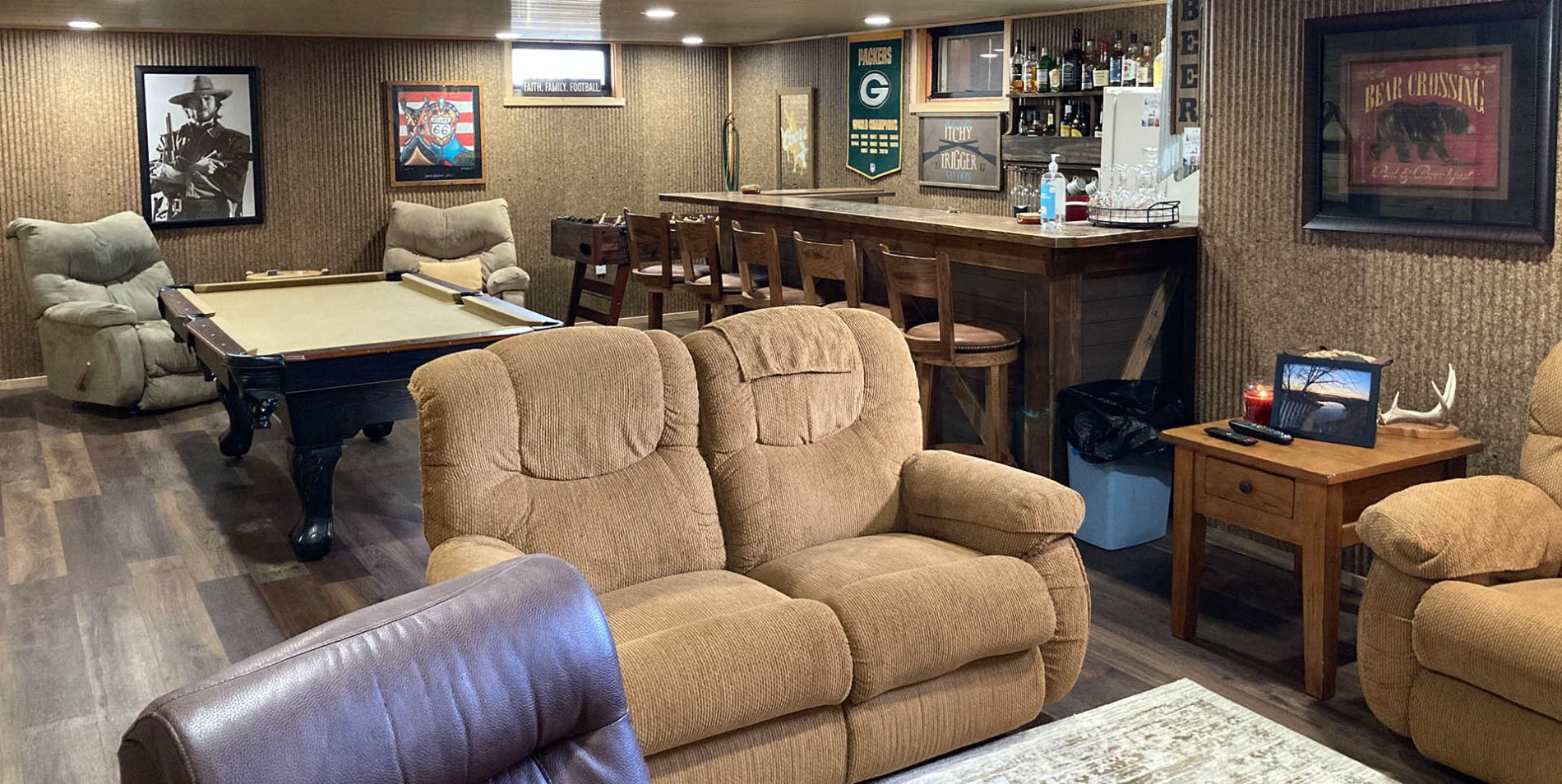 Lodge lounge area.